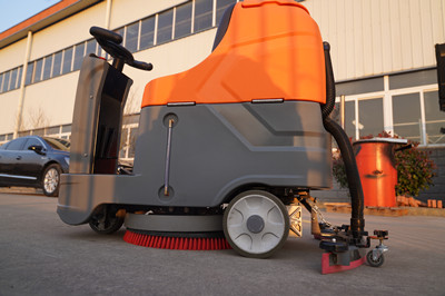 榮事達駕駛式洗地機廠家 榮事達駕駛式洗地機廠家.jpg