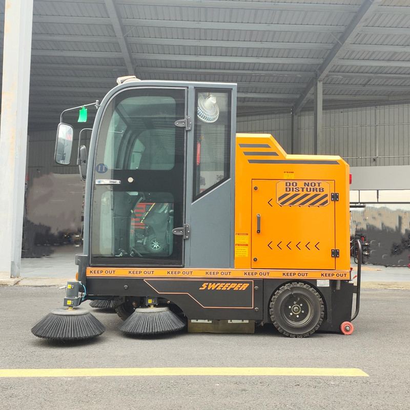 駕駛式掃地機因其高效在工廠環境中廣泛應用 駕駛式掃地機因其高效在工廠環境中廣泛應用.jpg